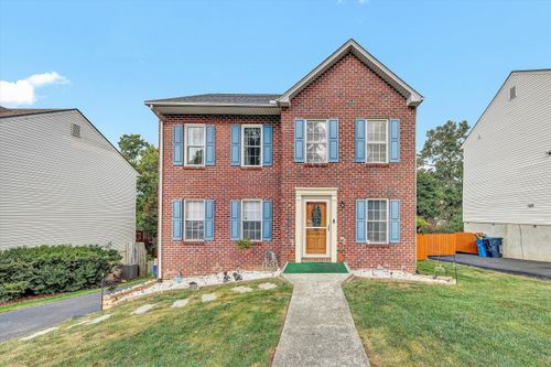 4964 Pine Glen Rd Ne, Roanoke, VA, 24019-5877 | Card Image
