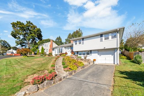 15 Summit Rd, Naugatuck, CT, 06770-3817 | Card Image