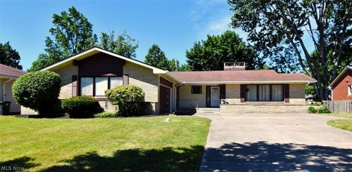 1878 Caronia Dr, Lyndhurst, OH, 44124-3917 | Card Image