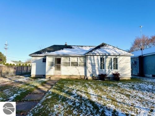 320 N Clinton Street, St Louis, MI, 48880 | Card Image