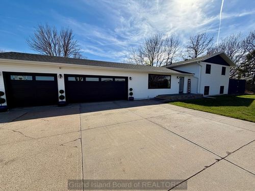 3329 Primrose Dr, Grand Island, NE, 68801-8762 | Card Image