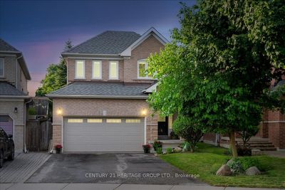 366 Mcbride Cres, House other with 4 bedrooms, 3 bathrooms and 6 parking in Newmarket ON | Image 1