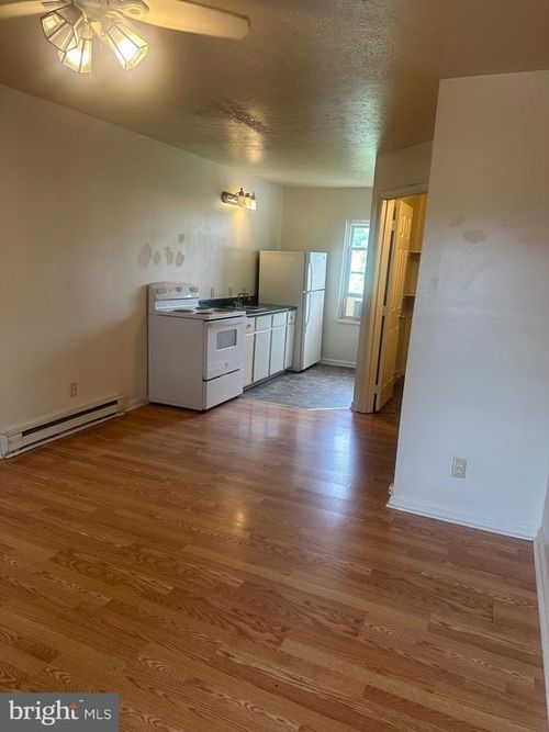 apt-c-270 N Washington St, BERKELEY SPRINGS, WV, 25411-1660 | Card Image