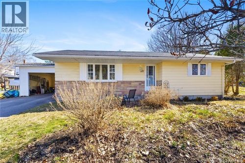 337 Macdonald Ave, Oromocto, NB, E2V1A8 | Card Image