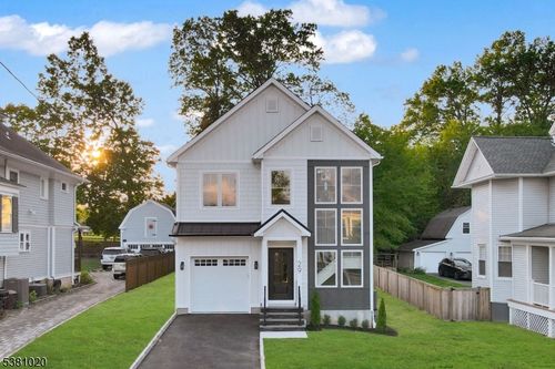 29 N Hillside Ave, Chatham, NJ, 07928-2515 | Card Image