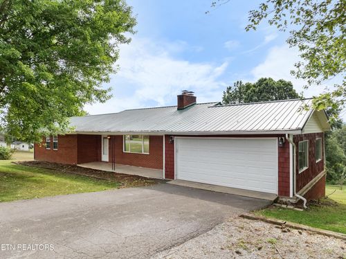 320 Redbird Cir, Cumberland Gap, TN, 37724-4143 | Card Image