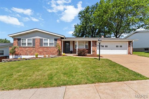 2645 Causeway Dr, Saint Louis, MO, 63125-3816 | Card Image