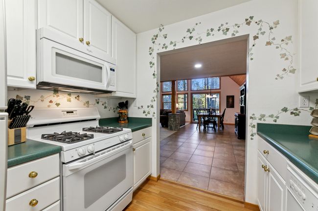 14010 Skiview Loop, House other with 3 bedrooms, 2 bathrooms and null parking in Truckee CA | Image 18