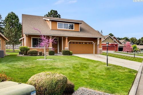 7617 W 20th Ave, Kennewick, WA, 99338-9155 | Card Image