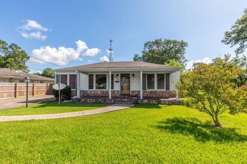 3012 Berry Ave, Groves, TX, 77619-3412 | Card Image