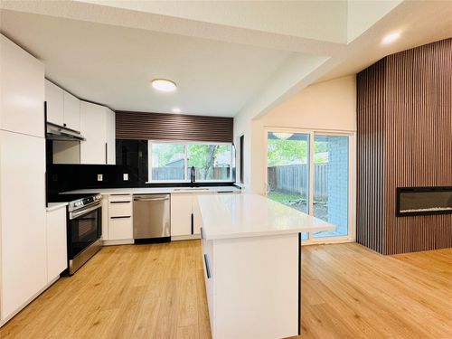 21 Grant Cir, Richardson, TX, 75081-2513 | Card Image