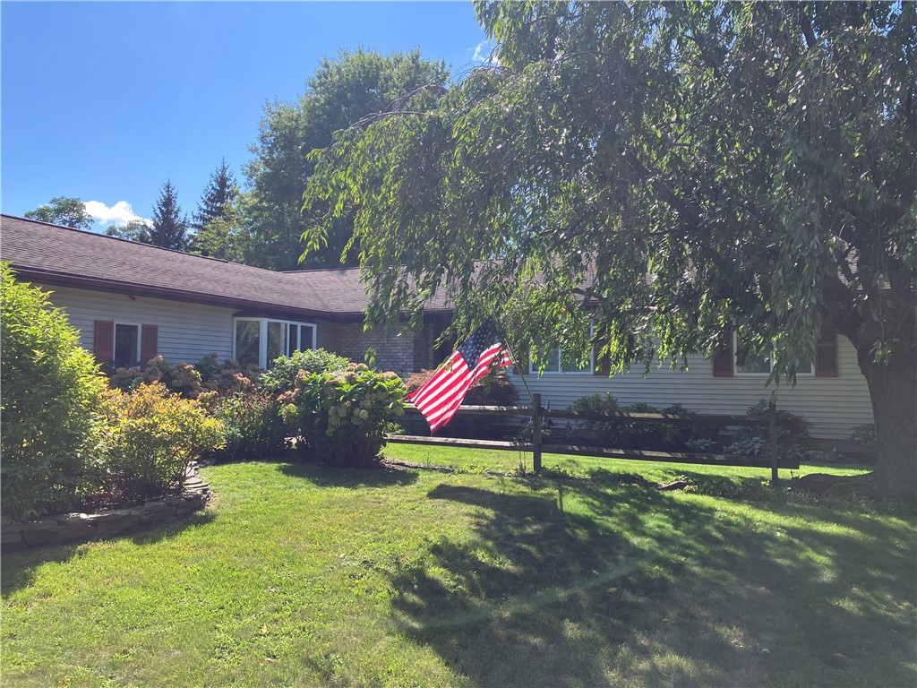 Hartsville Ln, Webster, NY 14580