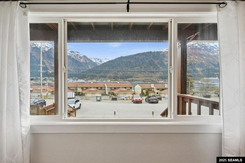 2718 Roger St, Juneau, AK, 99801-2018 | Card Image