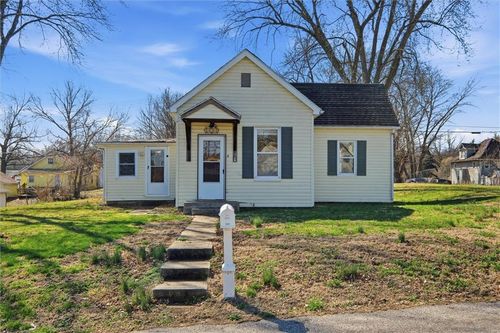 1423 Olive St, Leavenworth, KS, 66048-2262 | Card Image