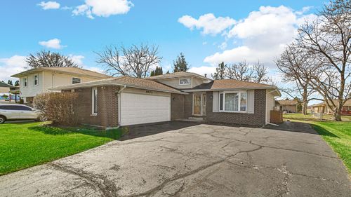 3951 S Lakeshore Dr, Crown Point, IN, 46307-8943 | Card Image