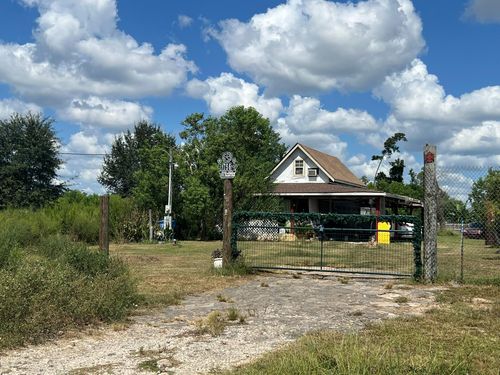 756 County Road 5003, Cleveland, TX, 77327-3095 | Card Image