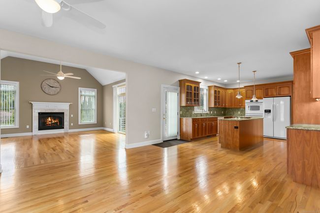 546 White Plains Rd, Condo with 1 bedrooms, 2 bathrooms and 3 parking in Trumbull CT | Image 7