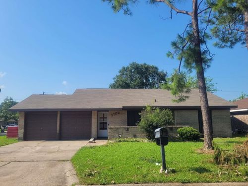 2709 21st Ave N, Texas City, TX, 77590-4815 | Card Image