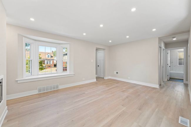 9807 S Ridgeway Ave, House other with 3 bedrooms, 3 bathrooms and 1 parking in Evergreen Park IL | Image 4