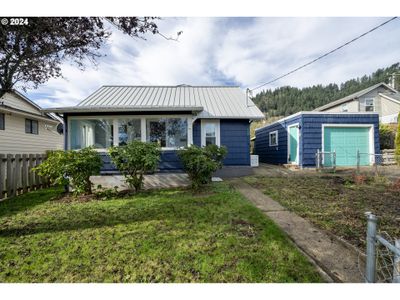 305 4 Th St, House other with 3 bedrooms, 2 bathrooms and 1 parking in Garibaldi OR | Image 1