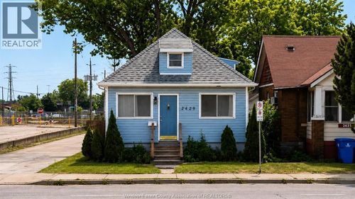 2429 Howard Ave, Windsor, ON, N8X3V5 | Card Image