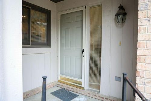 51-13229 Highland Cir, Sterling Heights, MI, 48312-5337 | Card Image