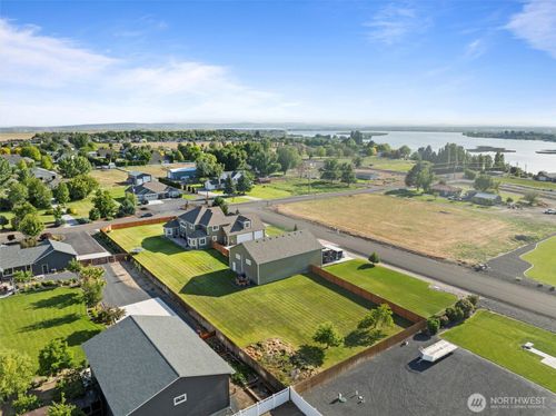 527 Road I.6 Ne, Moses Lake, WA, 98837-8857 | Card Image