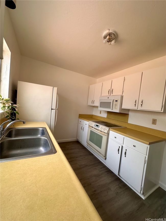 Plenty of cabinet space to keep everything organized and within reach | Image 6