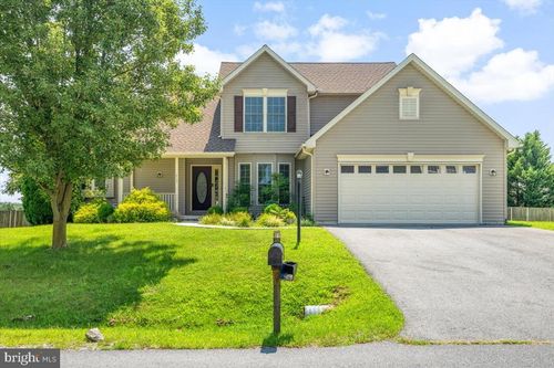 213 Creighton Ct, MARTINSBURG, WV, 25404-6309 | Card Image