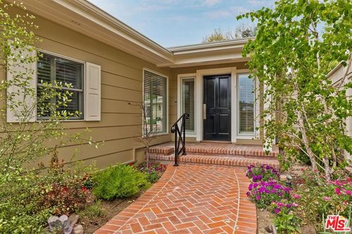 4211 W Toluca Lake Ln, Burbank, CA, 91505 | Card Image