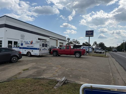 207 S Main St, Lewisburg, KY, 42256-9211 | Card Image