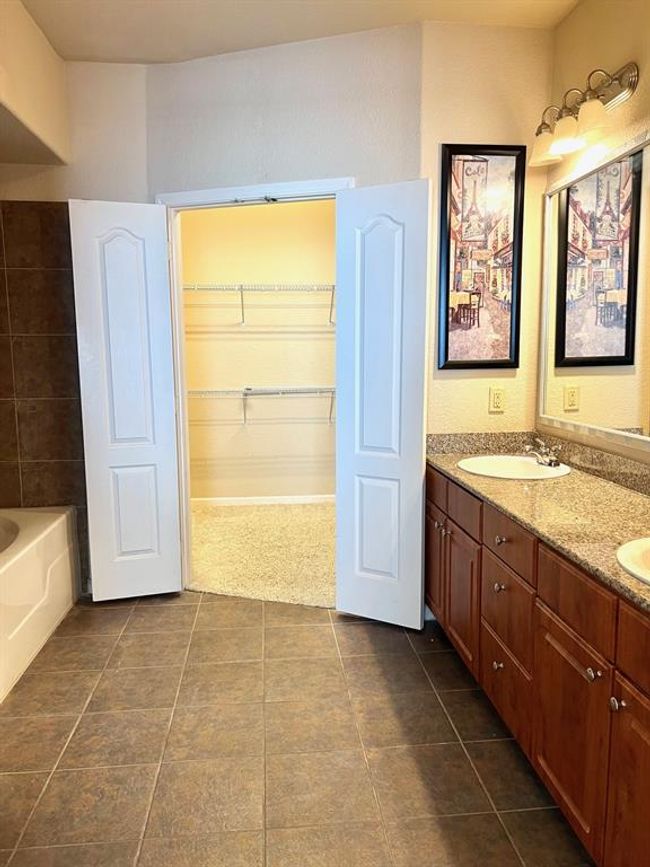APT-423 - 1711 Old Spanish Trl, Condo with 1 bedrooms, 1 bathrooms and 2 parking in Houston TX | Image 9