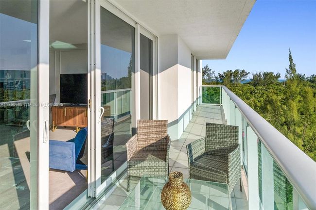 APT-617 - 100 Bayview Dr, Condo with 2 bedrooms, 2 bathrooms and null parking in Sunny Isles Beach FL | Image 8