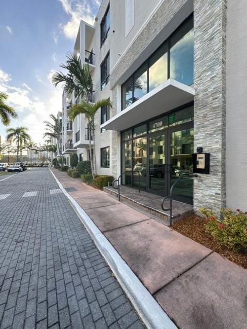 31-4700 Nw 84th Ave, Doral, FL, 33166-5967 | Card Image