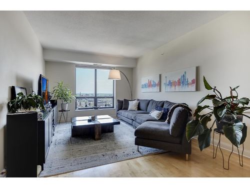unit-2101-100 3rd Ave S, Minneapolis, MN, 55401-2717 | Card Image