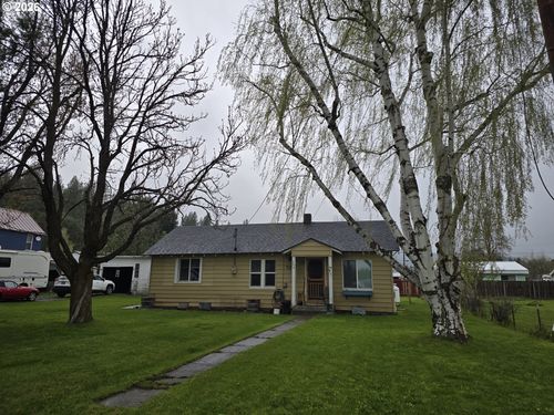 206 S Spruce St, Wallowa, OR, 97885-8460 | Card Image