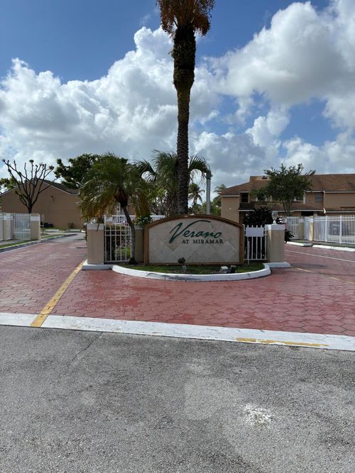 8021-8021 Sw 21st Ct, Miramar, FL, 33025-2258 | Card Image
