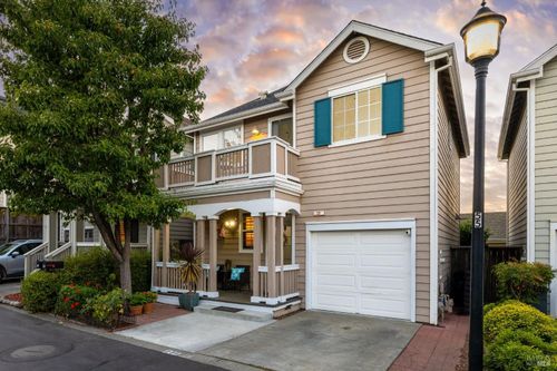 221 Preston Court, Petaluma, CA, 94952 | Card Image