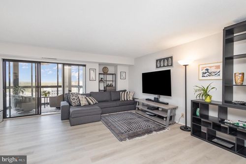 apt-2223-900 N Stafford St, ARLINGTON, VA, 22203-4137 | Card Image