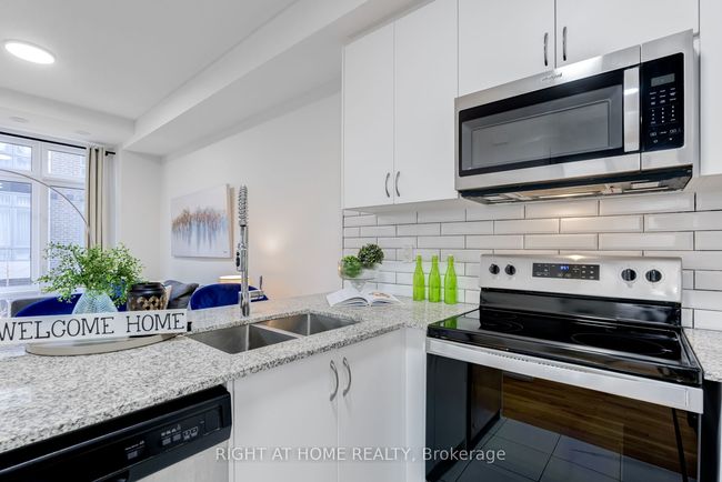 52 - 719 Lawrence Ave W, Condo with 2 bedrooms, 2 bathrooms and null parking in North York ON | Image 13
