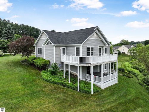 2664 E Crown Dr, Traverse City, MI, 49685-7107 | Card Image