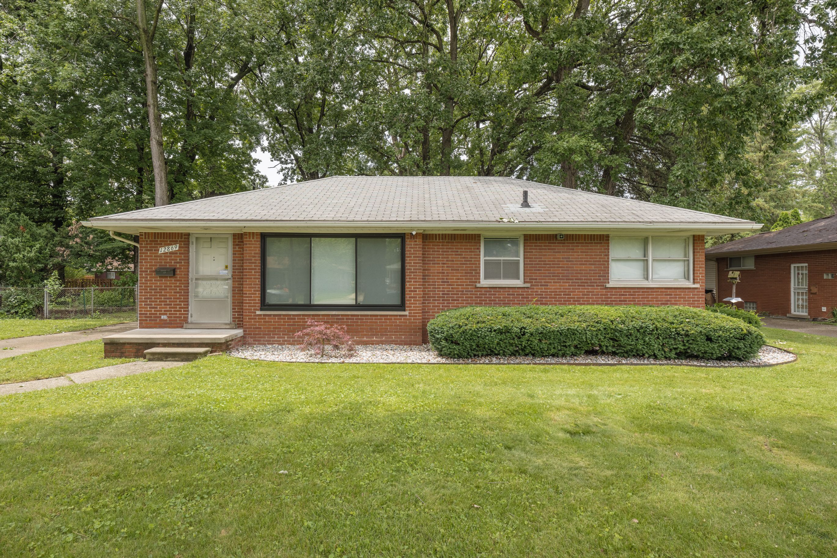 Dixie , Redford, MI 48239