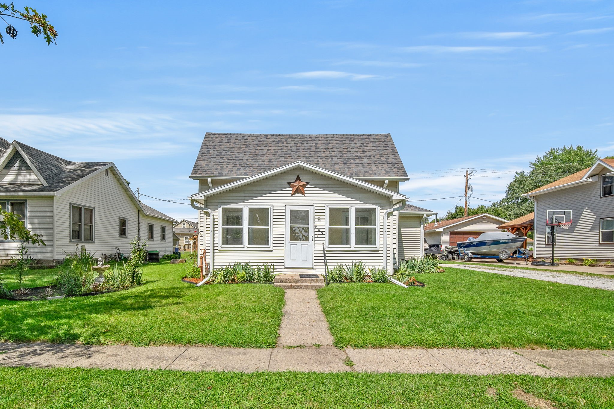 Marion St, Monroe, IA 50170