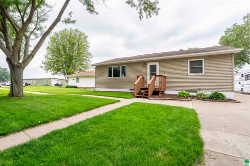 425 7th Ave Sw, Le Mars, IA, 51031-1821 | Card Image