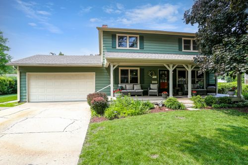 611 S 10th Ave, St. Charles, IL, 60174-3212 | Card Image