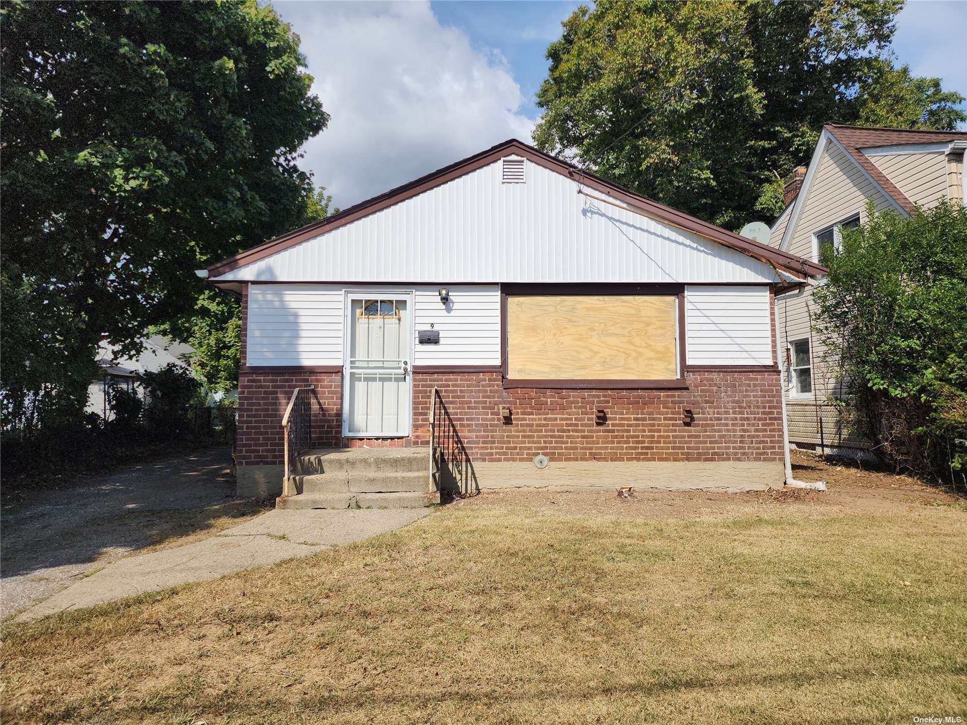 Weir St, Hempstead, NY 11550