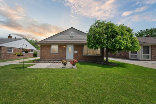 18711 Koester St, Riverview, MI, 48193-7435 | Card Image