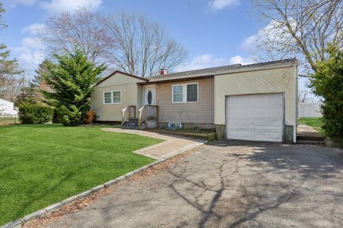 270 Louise Ave, East Patchogue, NY, 11772-5002 | Card Image