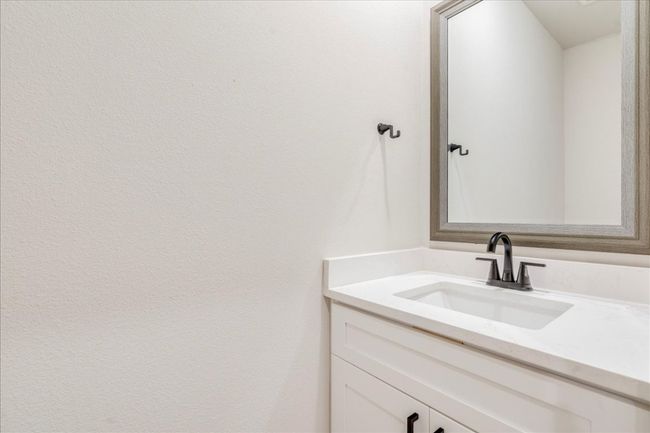 Half bath for guest | Image 13
