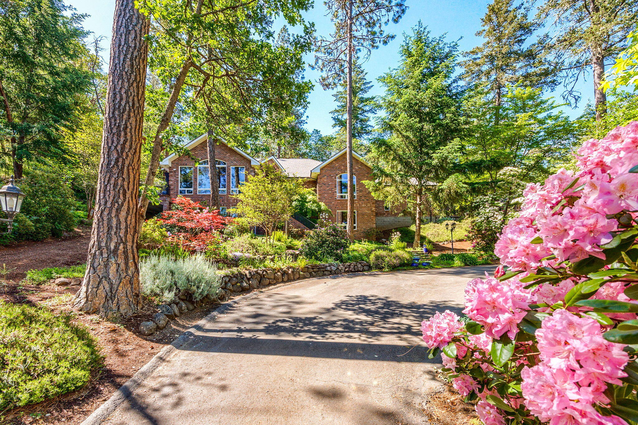 Wells Fargo Loop, Jacksonville, OR 97530